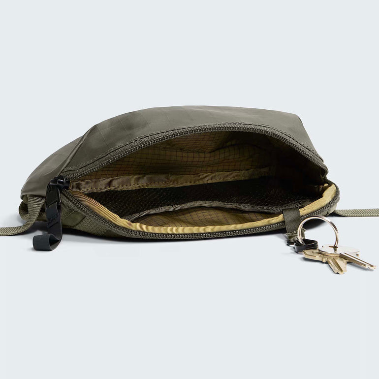 The North Face Base Camp Voyager Pro Travel Pouch - New Taupe Green/TNF Black