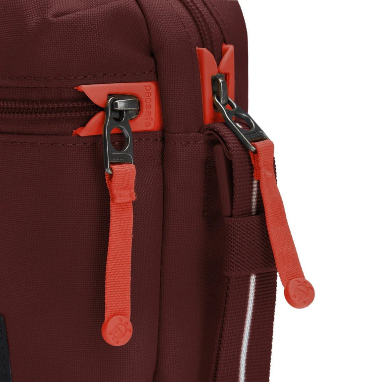 Pacsafe GO Micro Sac bandoulière antivol - Garnet Red