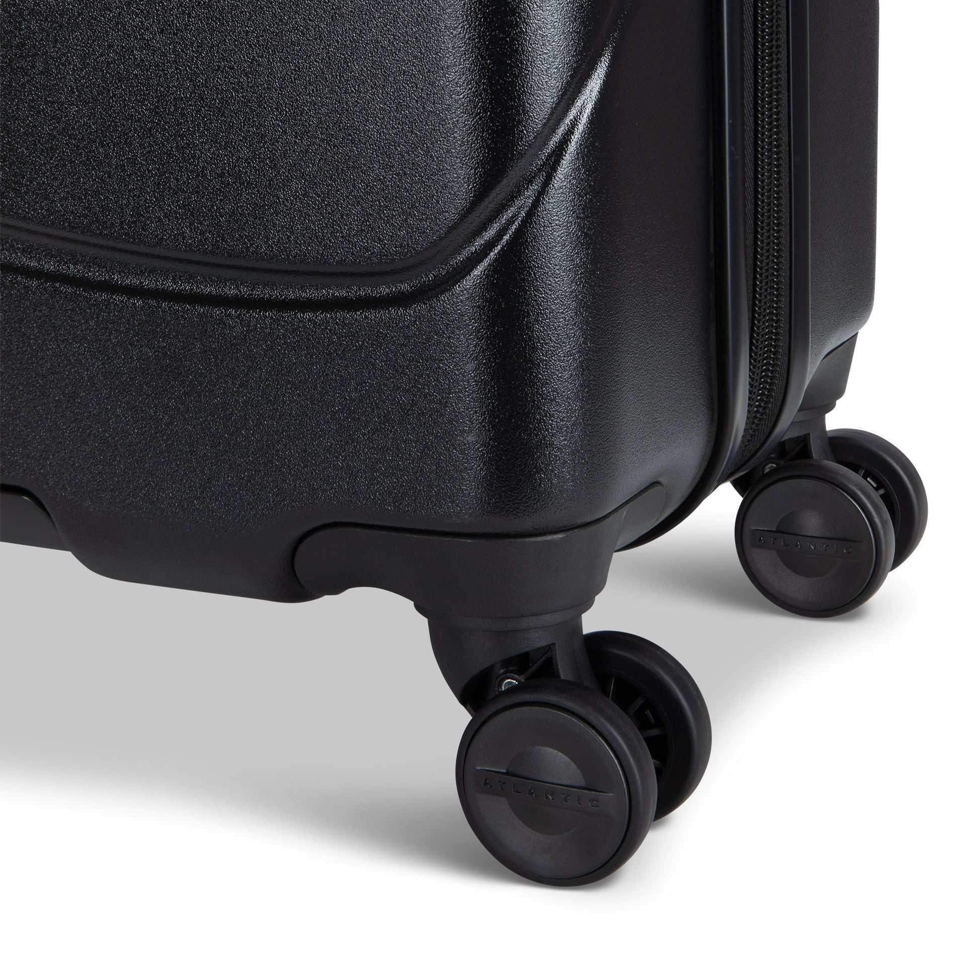 Atlantic Luggage Atlantic Transmarine 28" Expandable Upright Luggage