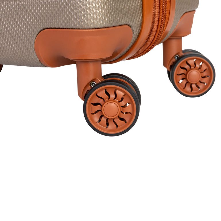 Explorer Luggage Explorer First Class Expandable Luggage Set