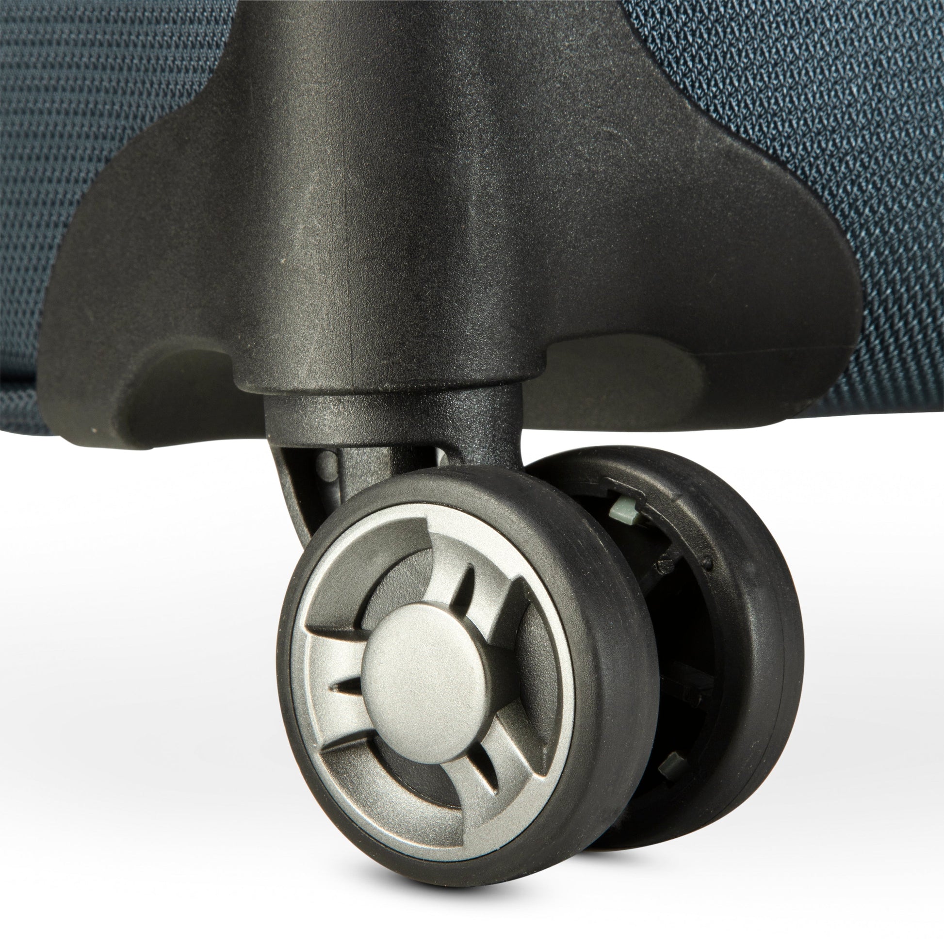 Ricardo Beverly Hills Luggage Ricardo Beverly Hills Avalon 24" Medium Check-In Expandable Spinner Luggage