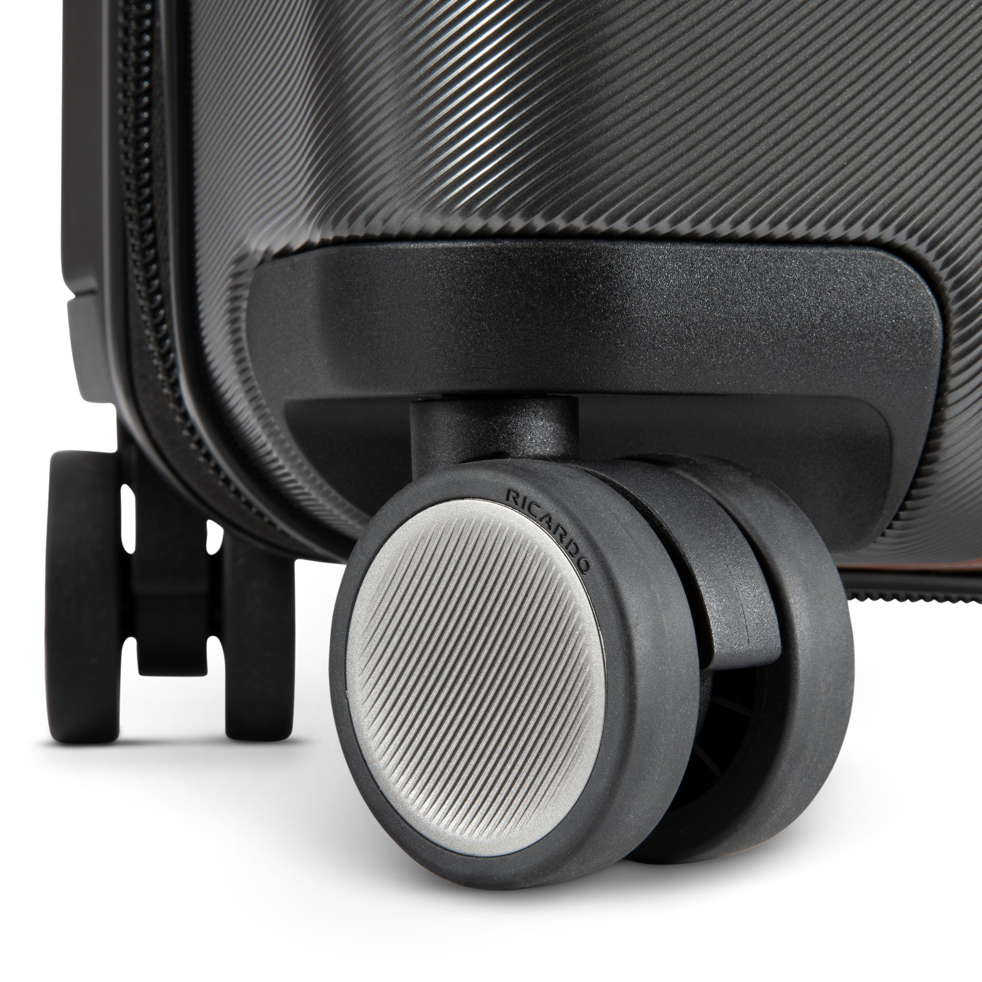 Ricardo Beverly Hills Luggage Ricardo Beverly Hills Montecito 2.0 Hardside Large Check-In Expandable Spinner Luggage