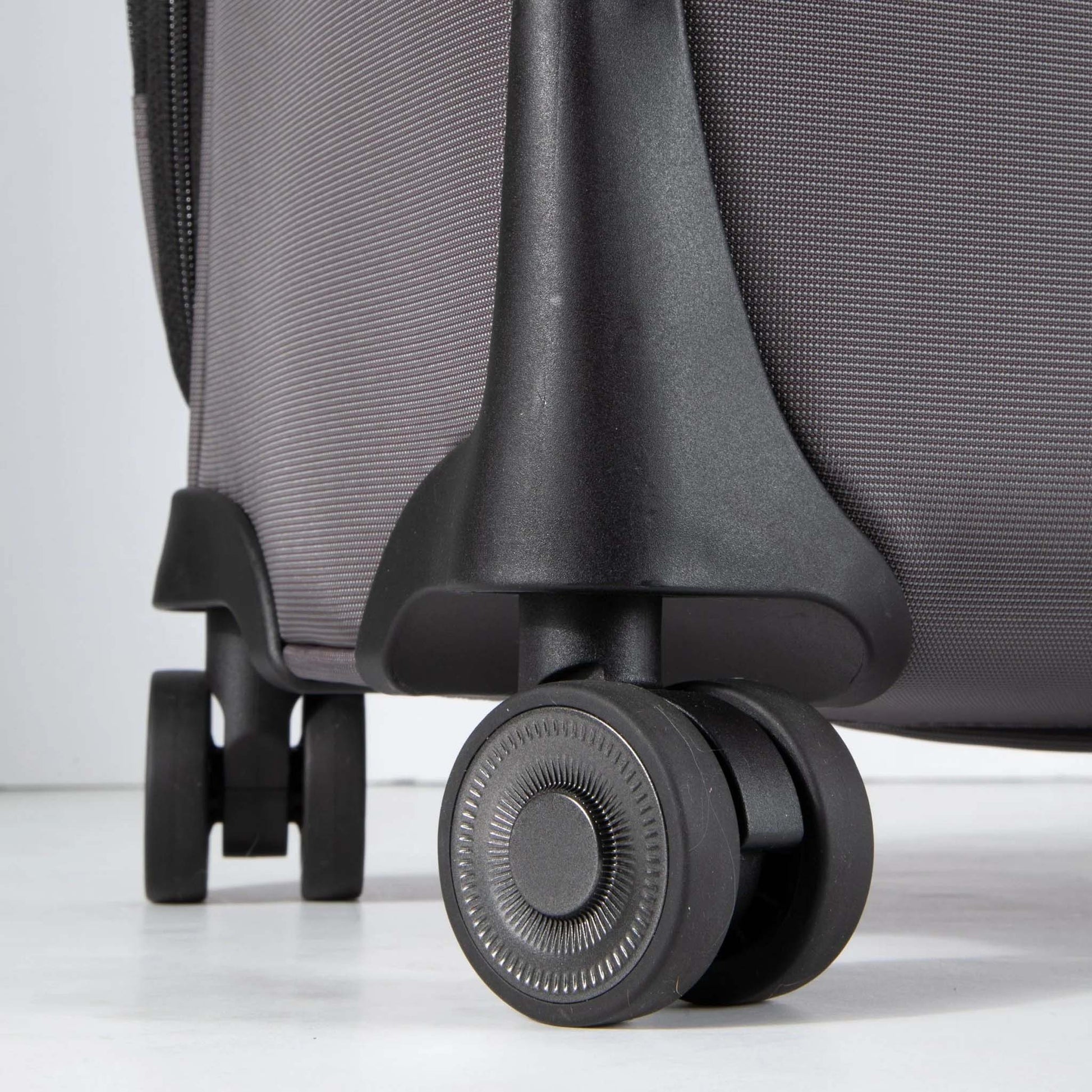 Ricardo Beverly Hills Luggage Ricardo Beverly Hills Montecito 3.0 Softside 21" Carry-On Luggage