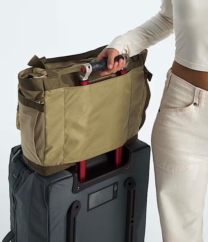 The North Face Tote Bag Cedar/Sycamore/Khaki Stone The North Face Base Camp Voyager Tote - Cedar/Sycamore/Khaki Stone