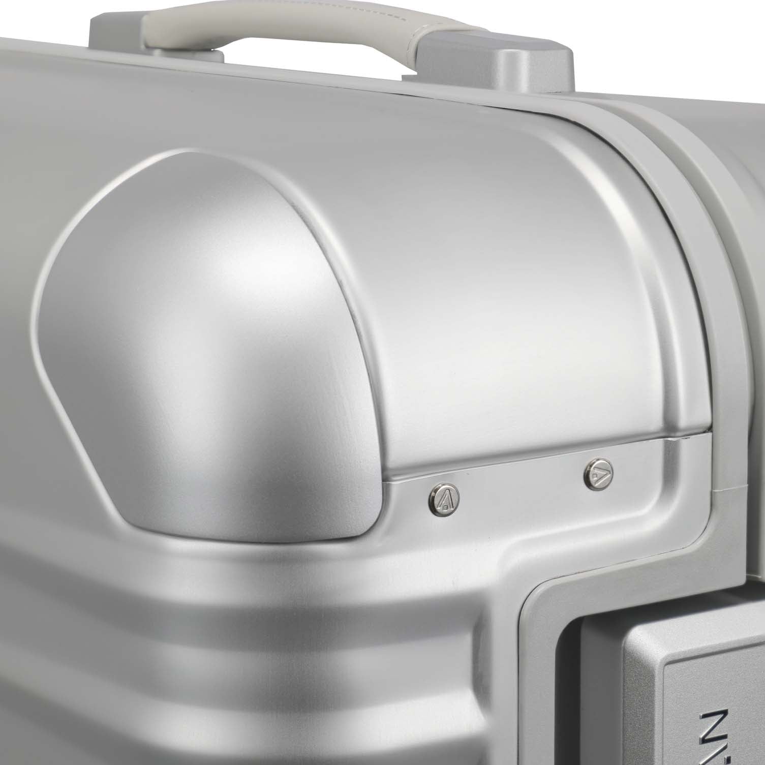 Titan Luggage Silver Titan ETERNITY Trolley M+ Medium Luggage