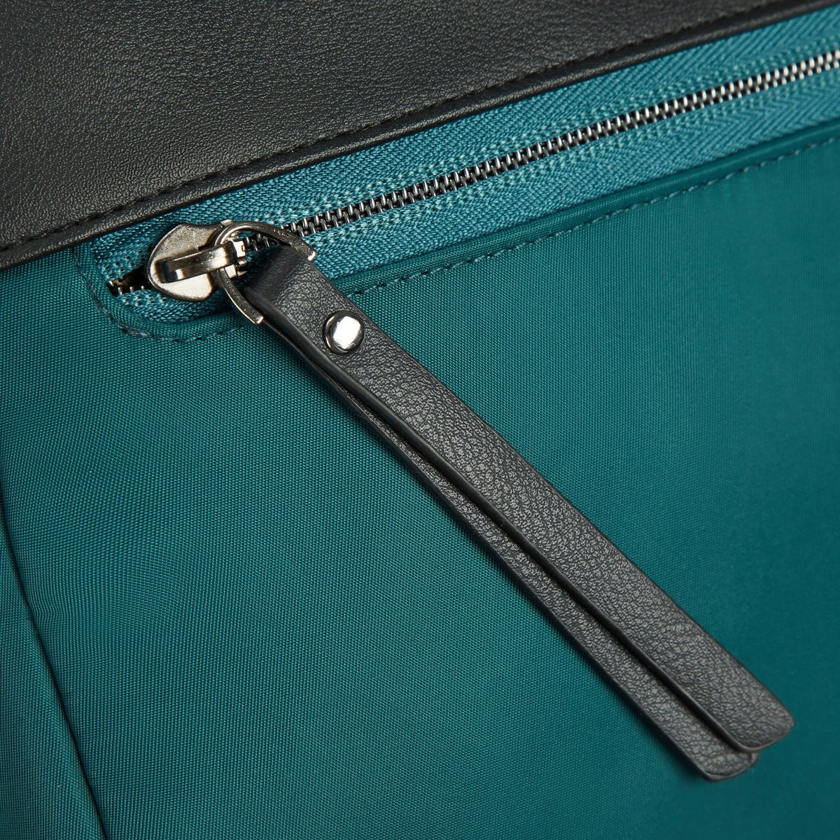 Travelon Cross-Body Bag Travelon Anti-Theft Addison Small Crossbody