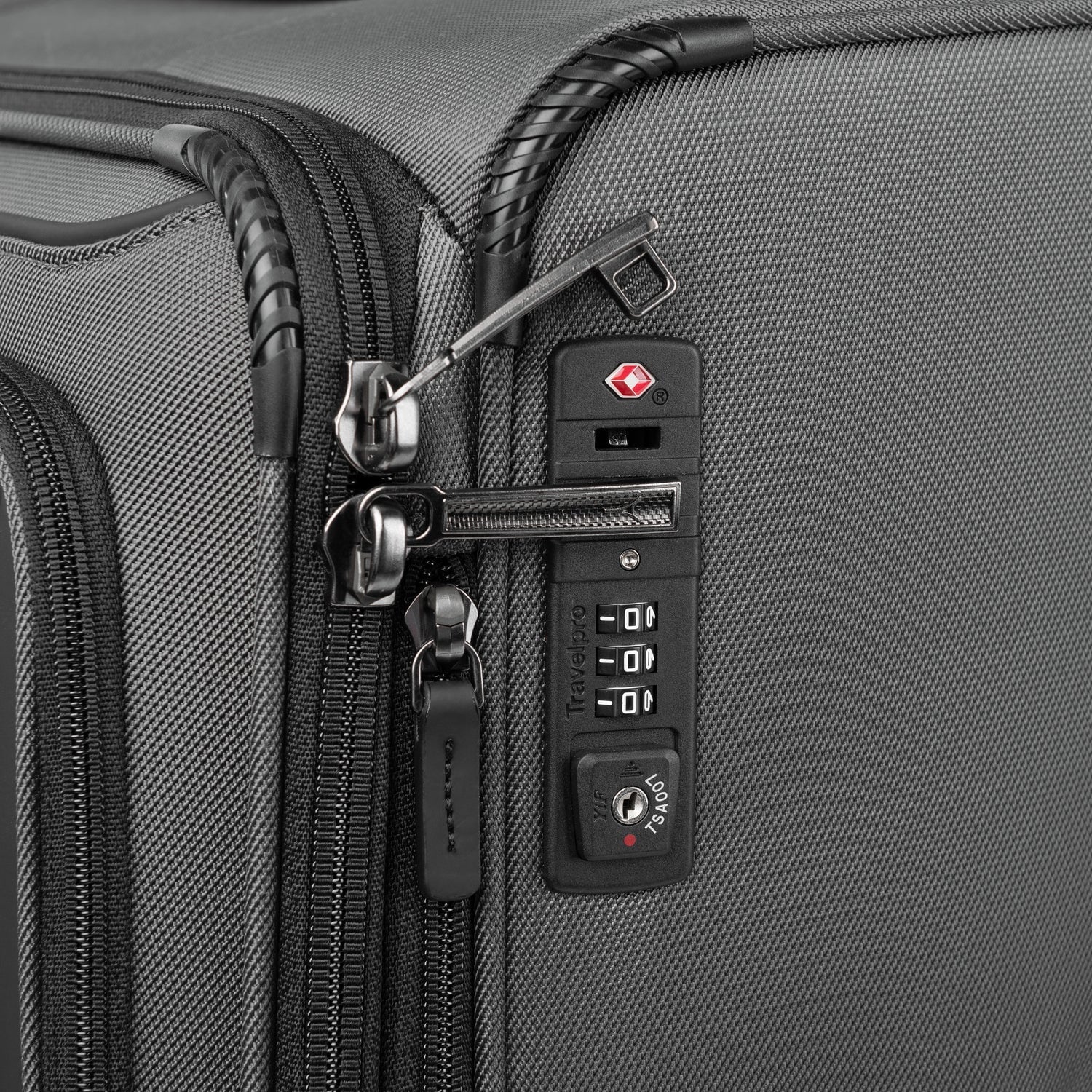 Travelpro Luggage Travelpro Crew Classic Medium Check-in Expandable Spinner Luggage