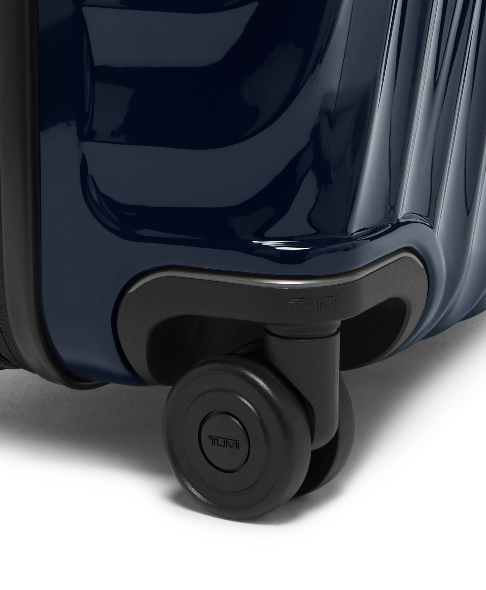 Tumi Luggage Tumi 19 Degree Short Trip Expandable 4 Wheeled Packing Case Medium Luggage